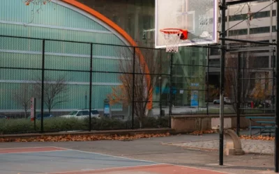 Planejamento de reformas de quadras esportivas e telhados durante as férias escolares